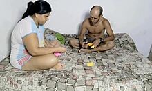 Un couple amateur explore la gorge profonde et le jeu anal dans une vidéo maison