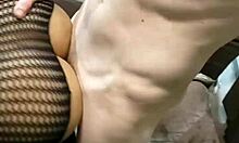 Domači seks posnetek vroče punce z veliko ritjo, ki uporablja spolne igrače