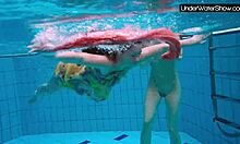 Bukarek si iubita lui se distreaza in piscina