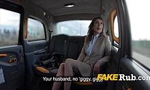यूरो MILF कार अश्लील वीडियो में पैसे के लिए एक टैक्सी ड्राइवर के साथ शरारती हो जाता है