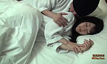 sensuelisen aasialaisen naisen sensuroimaton video