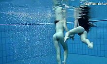 Русские девушки Клара Умора и Баджанкина занимаются горячим подводным сексом