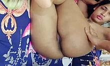 Stor rumpa asiatisk tjej får sin röv knullad av en enorm kuk